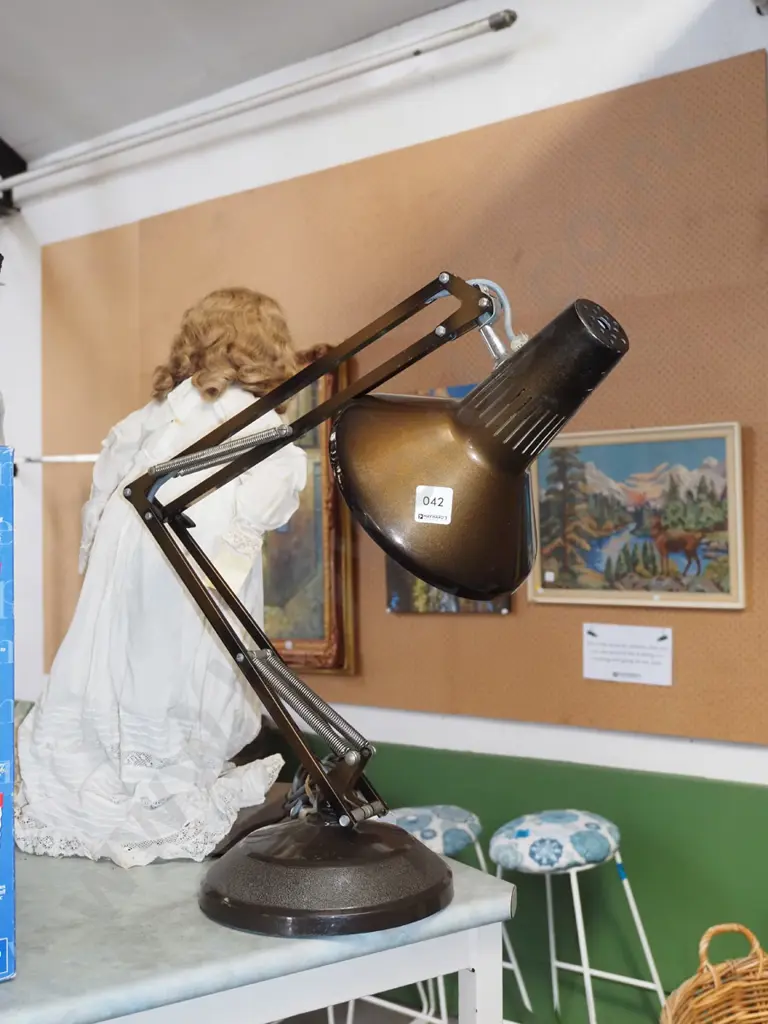 Superlux anglepoise lamp - light shade needs tightening Image 1++