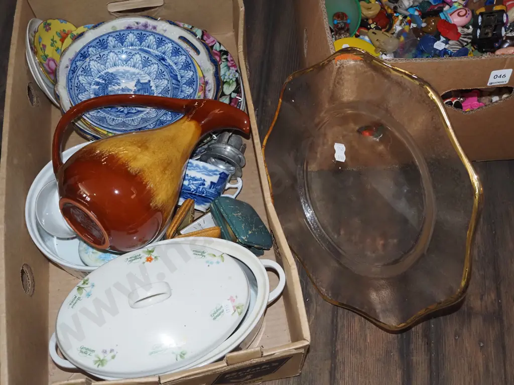 box; ewer vase, large glass plate, cabinet plate etc Image 1++