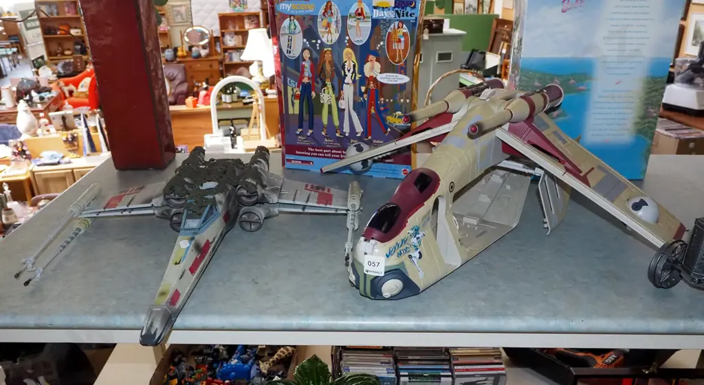 2x Star Wars toys - Republic gun ship and Luke's X fighter Image 1++