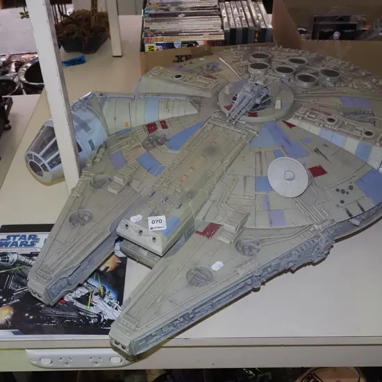 large Star Wars Millenium Falcon model L800