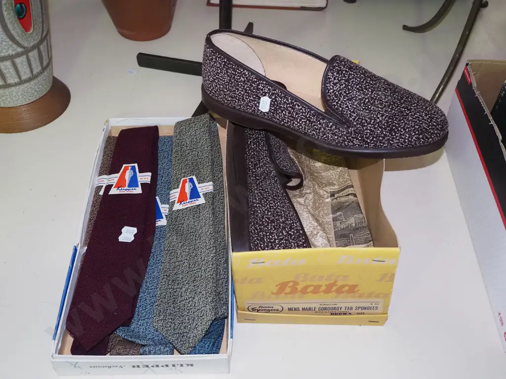 vintage as new NZ woollen ties, Bata slippers Image 1++