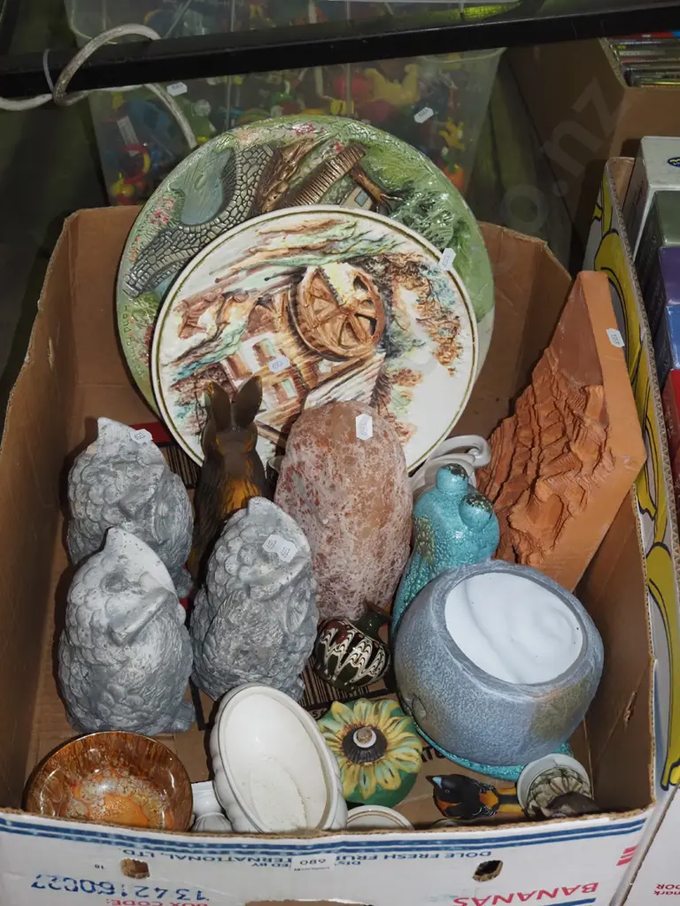 box; owl figurine, Bossons chargers, jardinieres etc Image 1++
