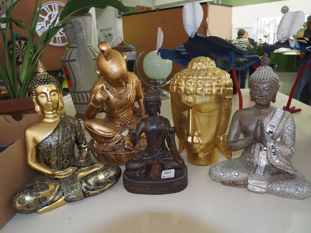 5x buddha figurines Image 1++
