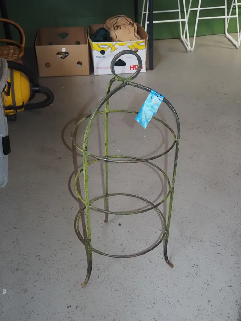 metal 3 tier stand  Image 1++