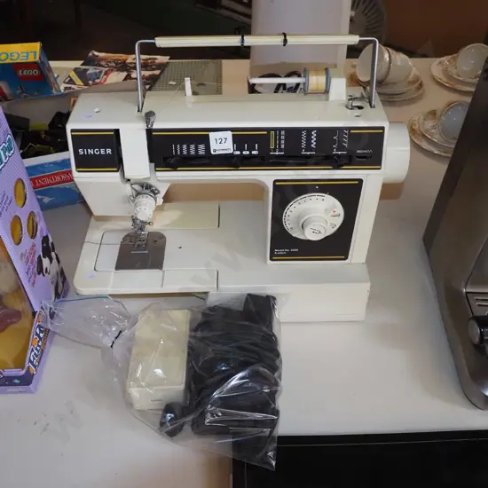 Singer sewing machine - no carry case