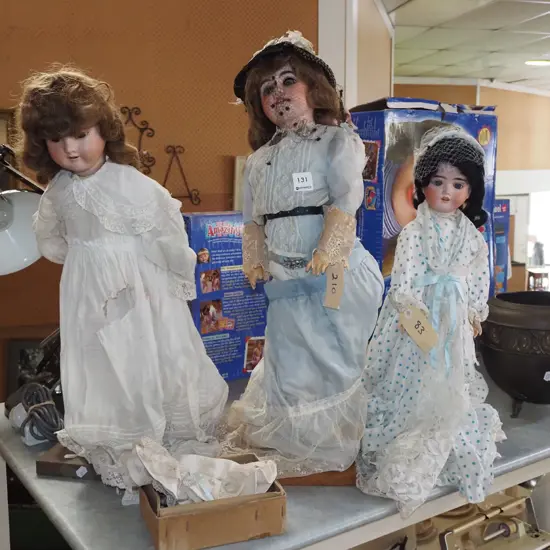 3x vintage porcelain display dolls on stands H600