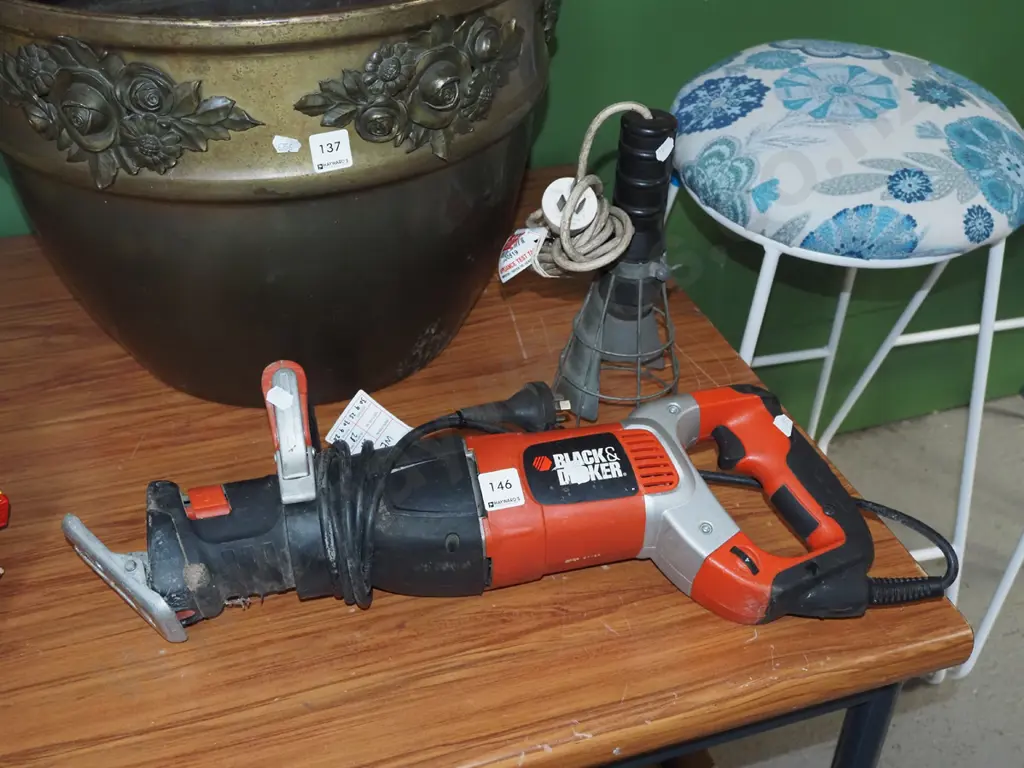 Black & Decker reciprocating saw, trouble light Image 1++