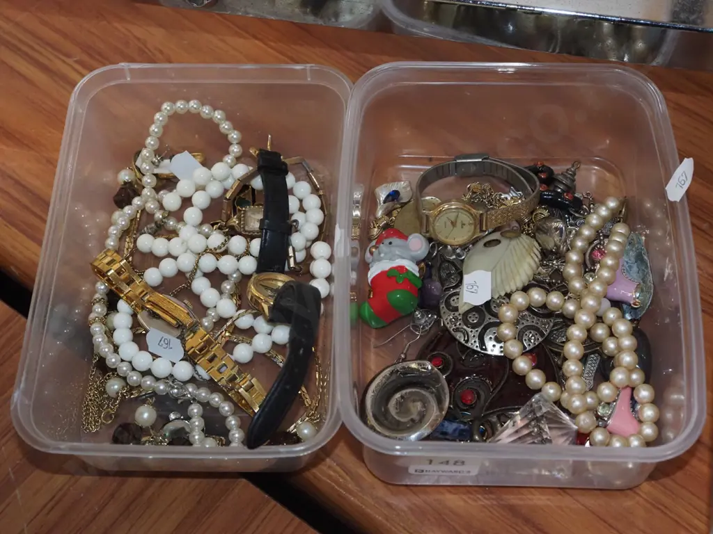 2x small plastic tubs of costume jewellery Image 1++