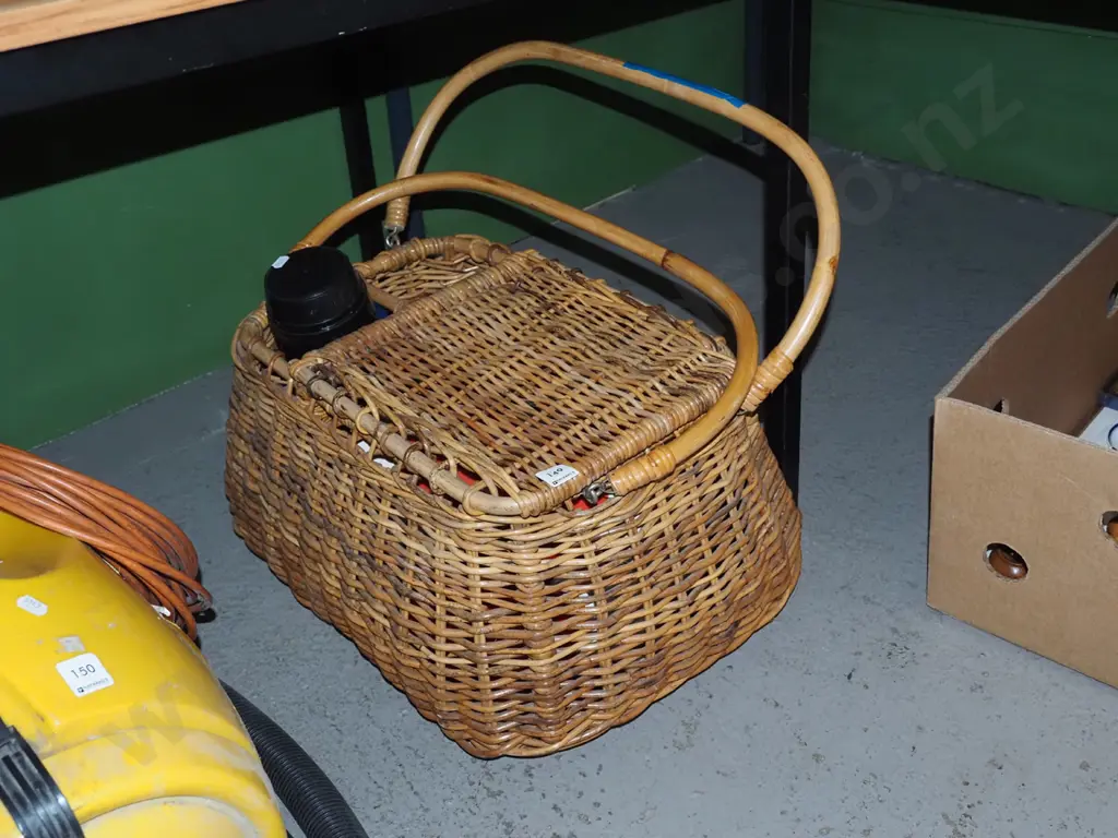cane picnic hamper; thermoses, cups etc Image 1++