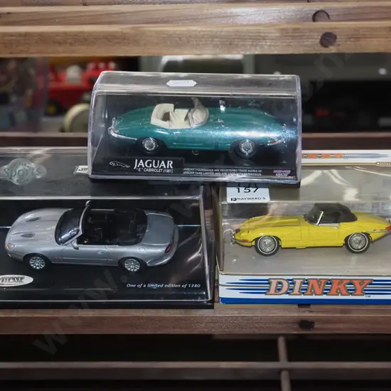 3x small model vehicles