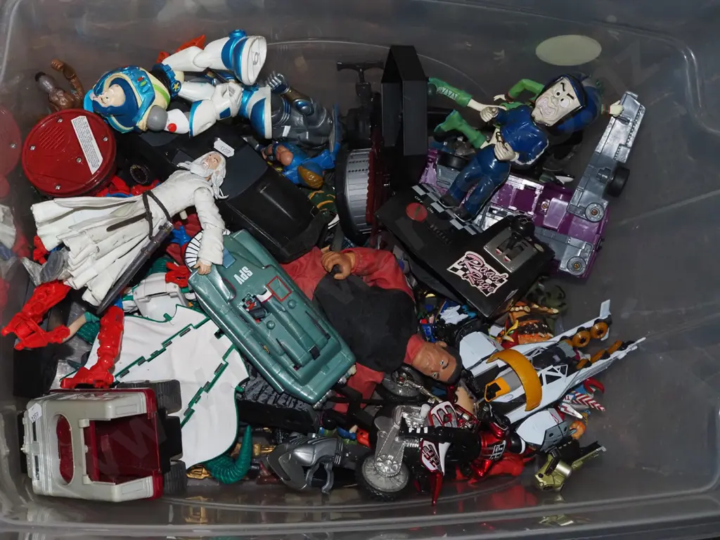 box; plastic toys Image 1++