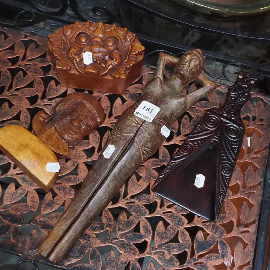 souvenir ware; trinket boxes etc