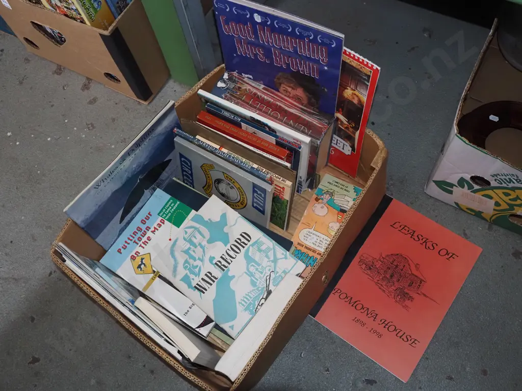 box; books Image 1++