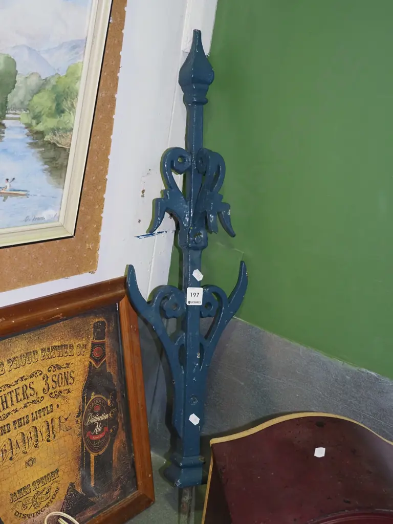 cast iron finial H730 Image 1++