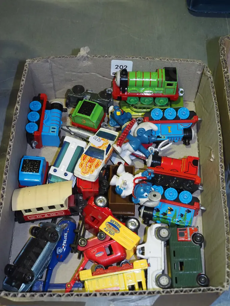 box; toy vehicles, Smurfs Image 1++