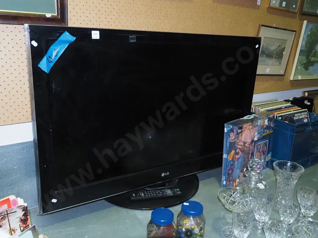 LG 42" TV   Image 1++