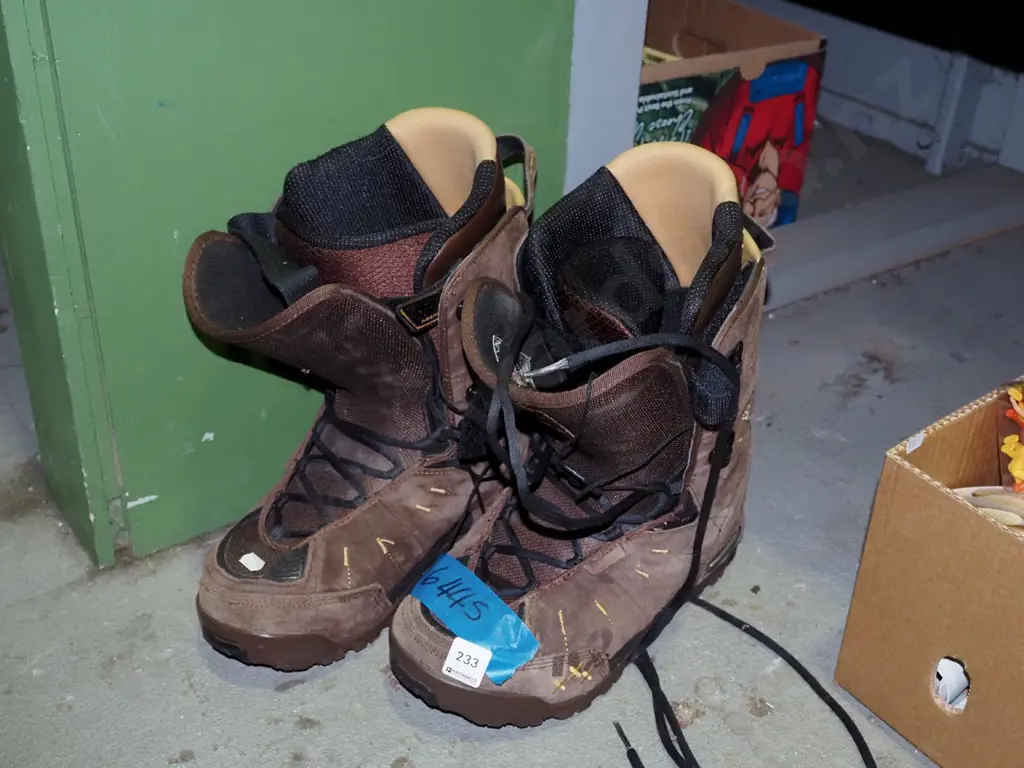 pair of K2 Amarda size 10.5 snowboard boots Image 1++
