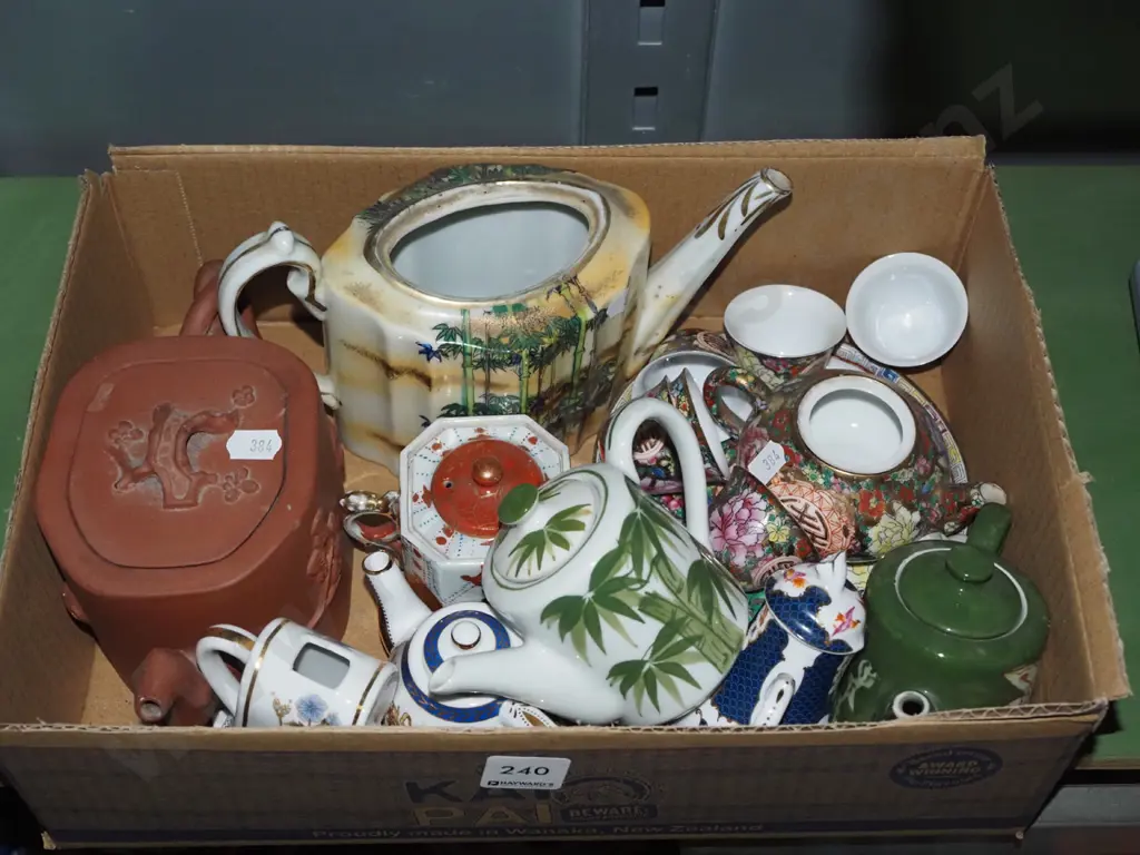 box; miniature teapots etc Image 1++
