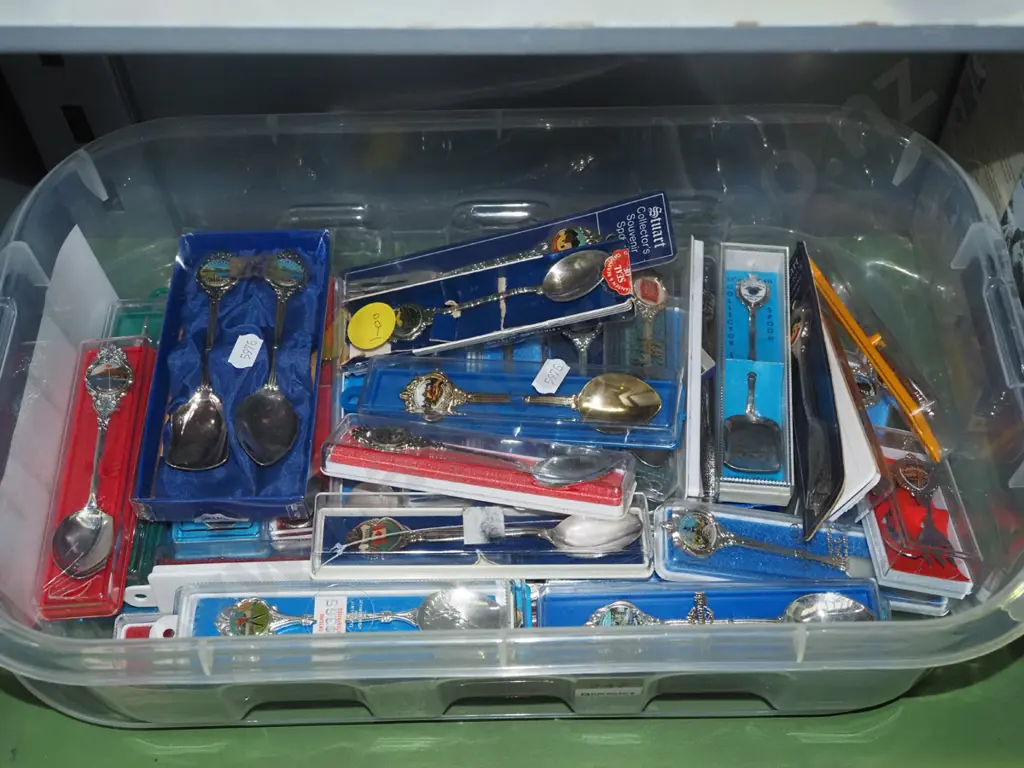 box of souvenir teaspoons Image 1++