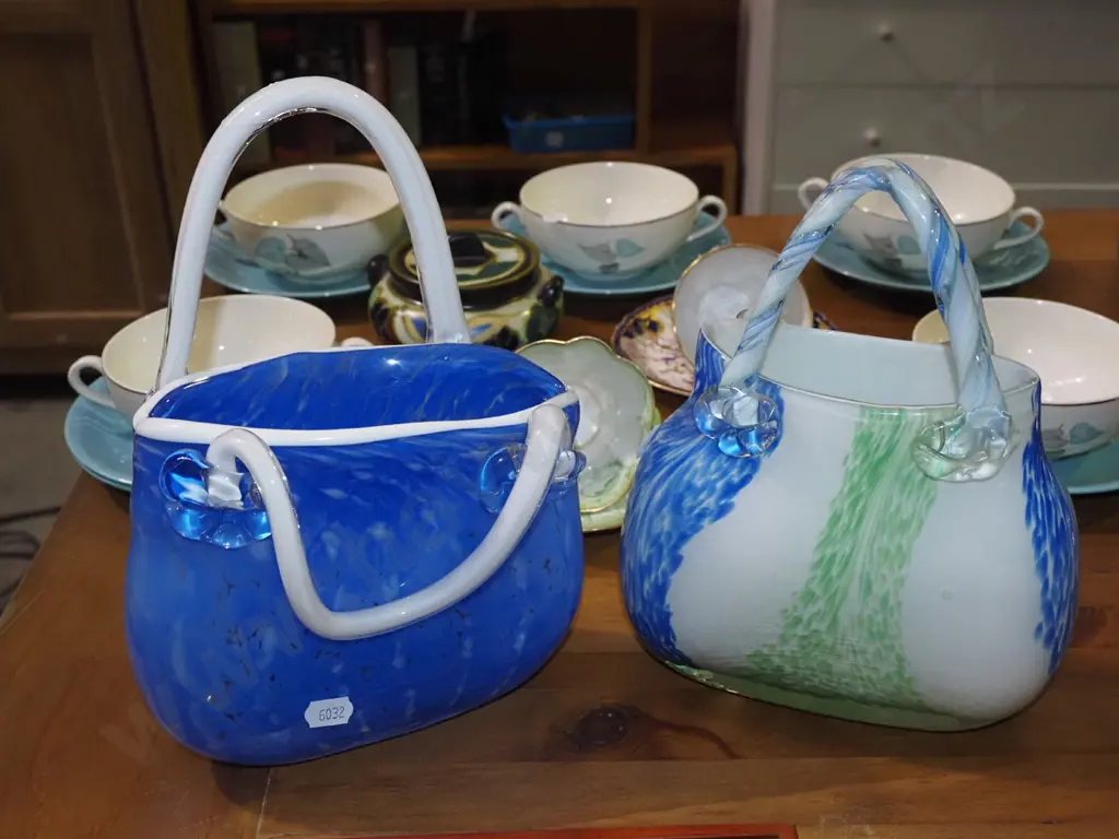 2x glass basket vases Image 1++