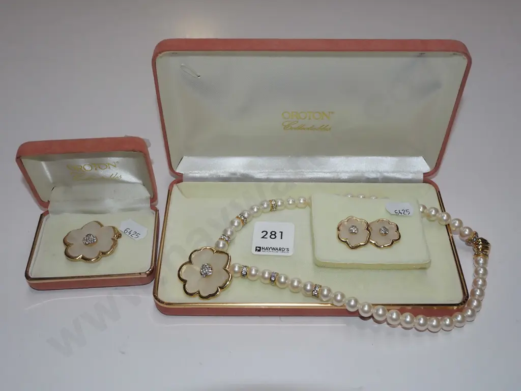 matching necklace, earrings and brooch sets Image 1++