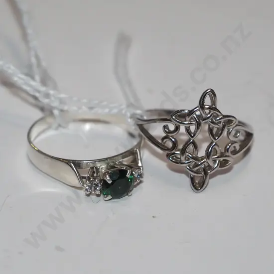 2x sterling silver rings- ring with green stone has broken band