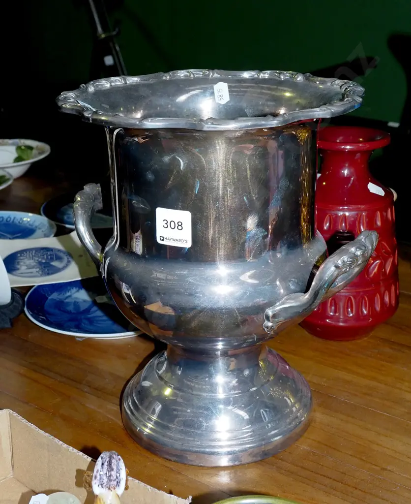 heavy plated double handled urn H260 Image 1++