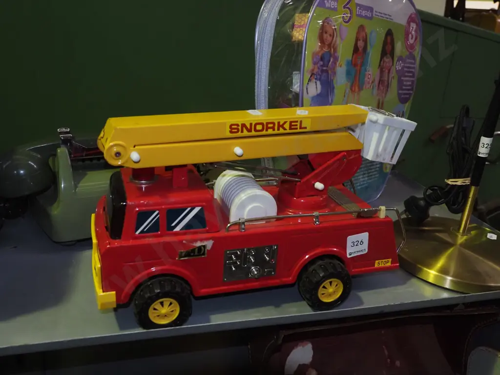 metal toy fire truck Image 1++