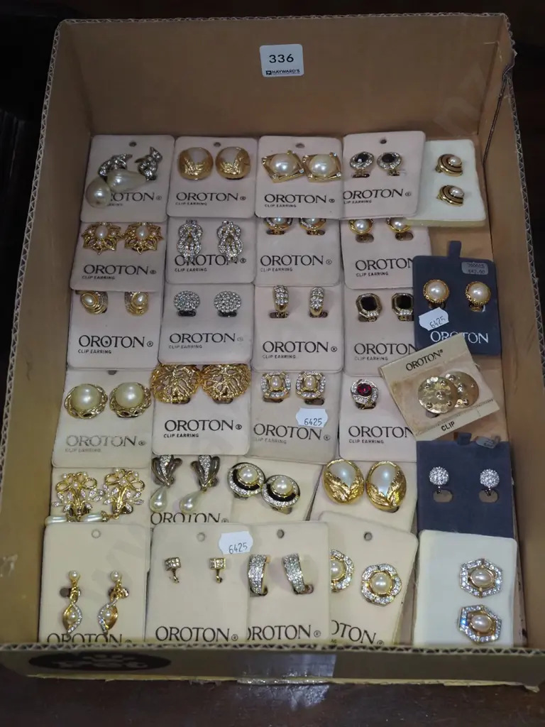 box of Oroton clip on earrings Image 1++