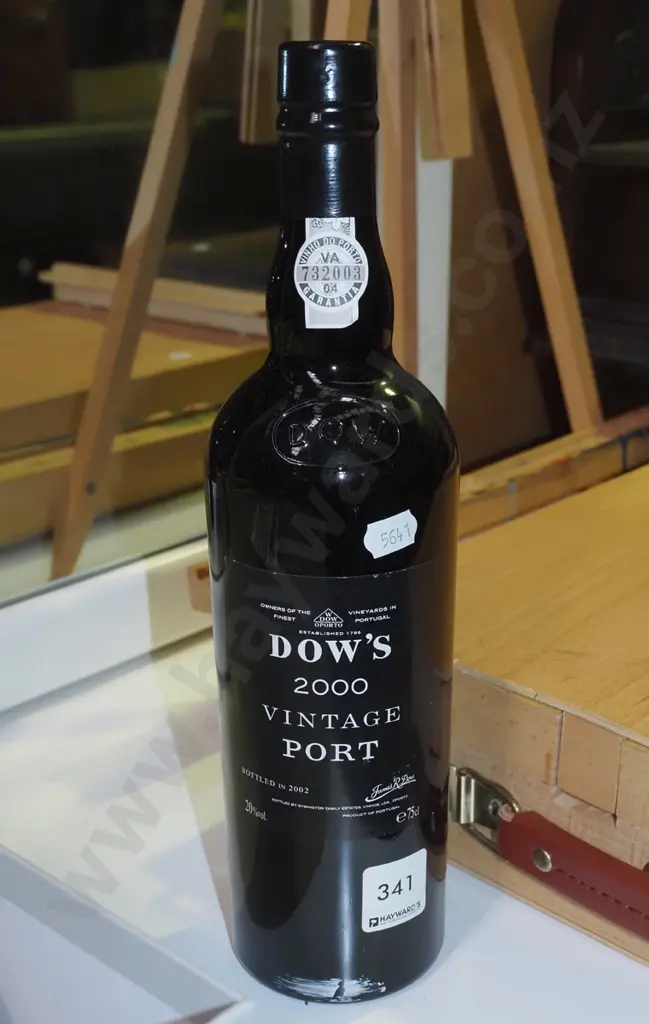 bottle Dow's 2000 vintage port Image 1++