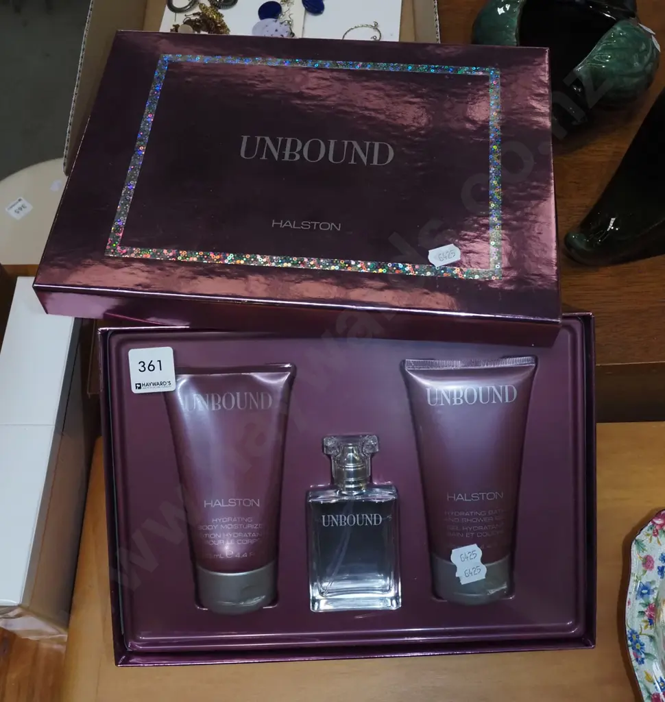boxed as new Halston Unbound gift set Image 1++