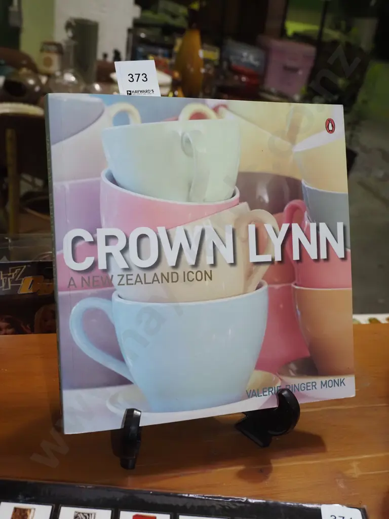 Crown Lynn book Image 1++