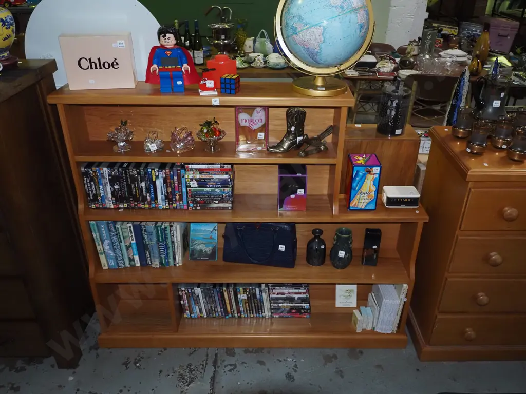 solid rimu bookcase H1200 W1440 D260 Image 1++