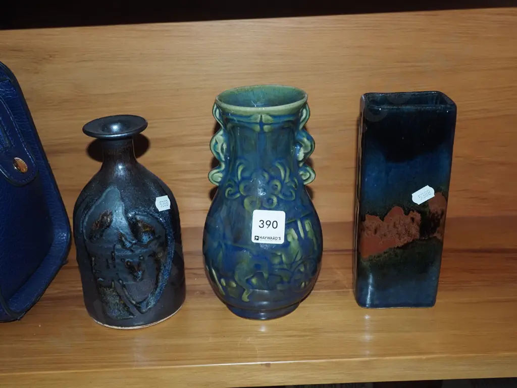3x studio pottery vases H190 Image 1++