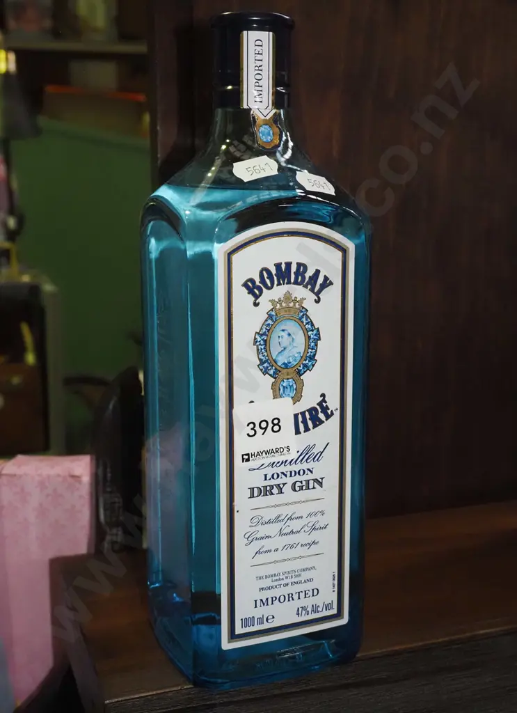 1L bottle of Bombay Sapphire gin Image 1++