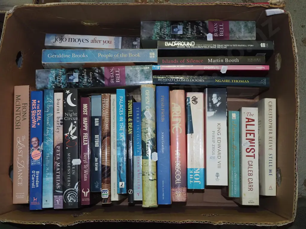 box of books Image 1++
