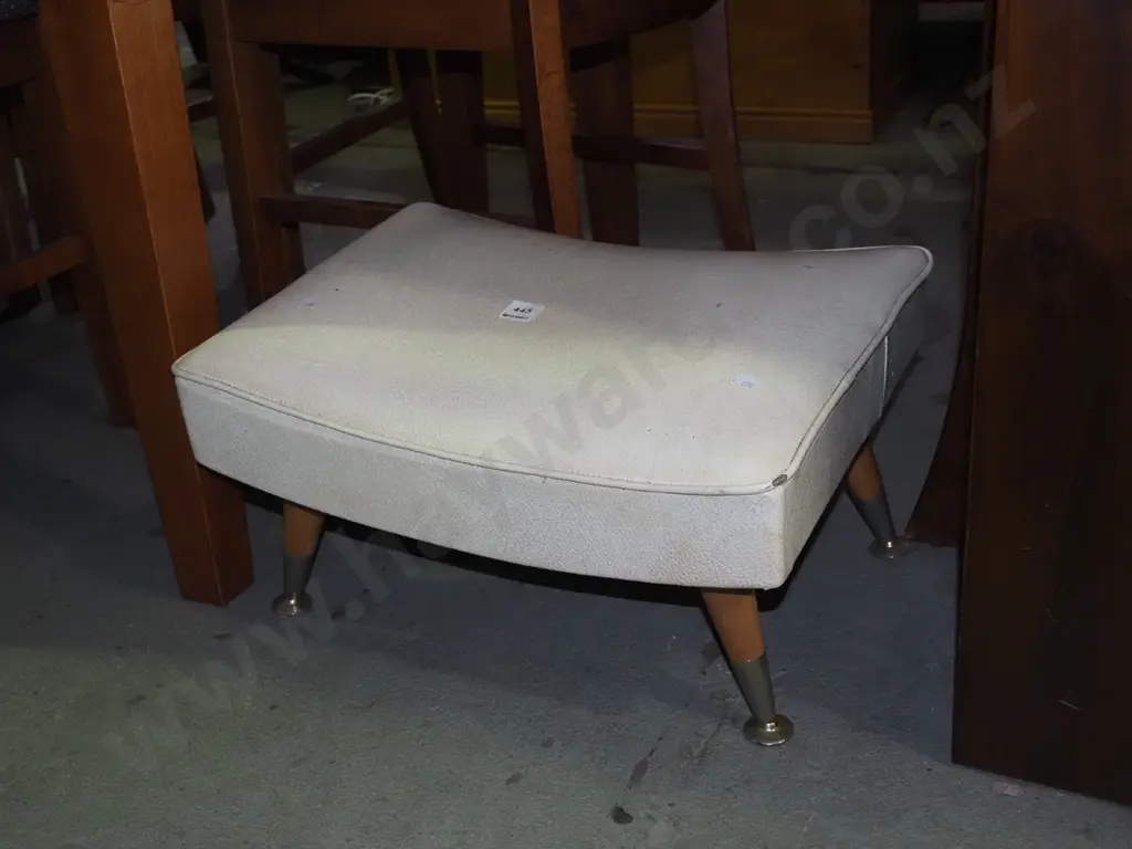 white vinyl step stool Image 1++