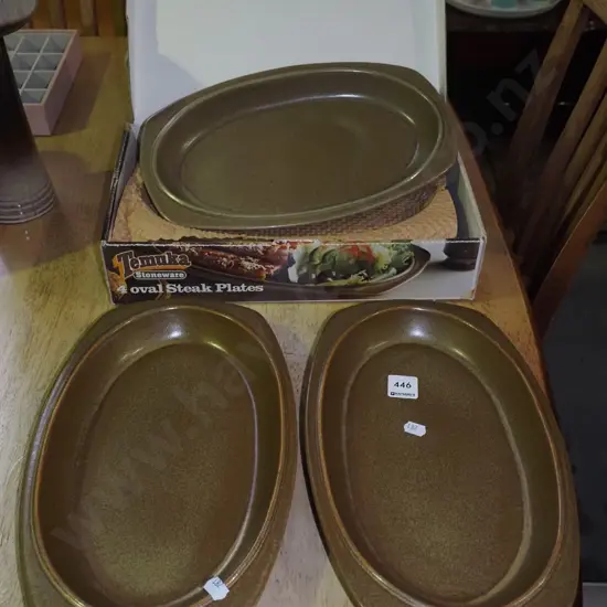 box; Temuka oval steak plates