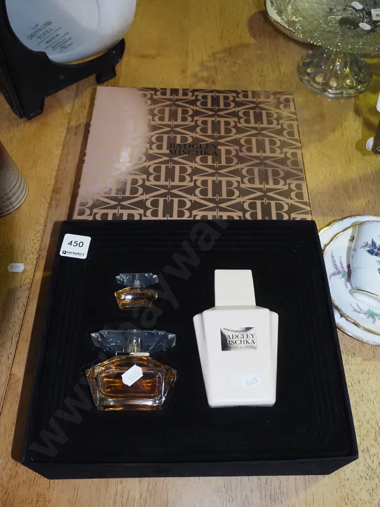 Badgley Mischka toiletry set Image 1++