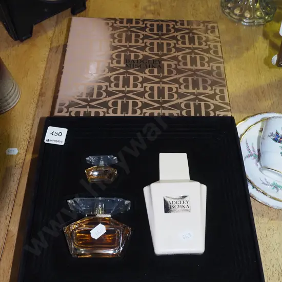 Badgley Mischka toiletry set