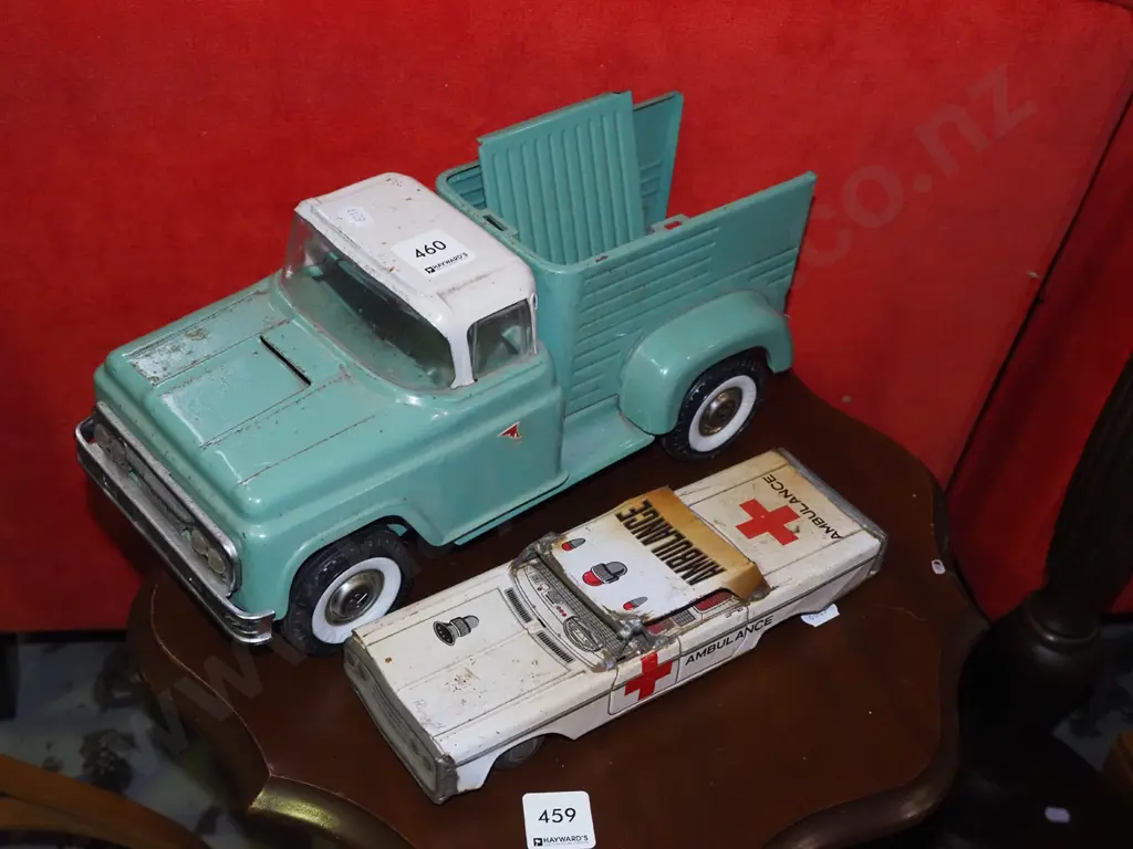 tin vehicles; truck, ambulance Truck L340 Image 1++