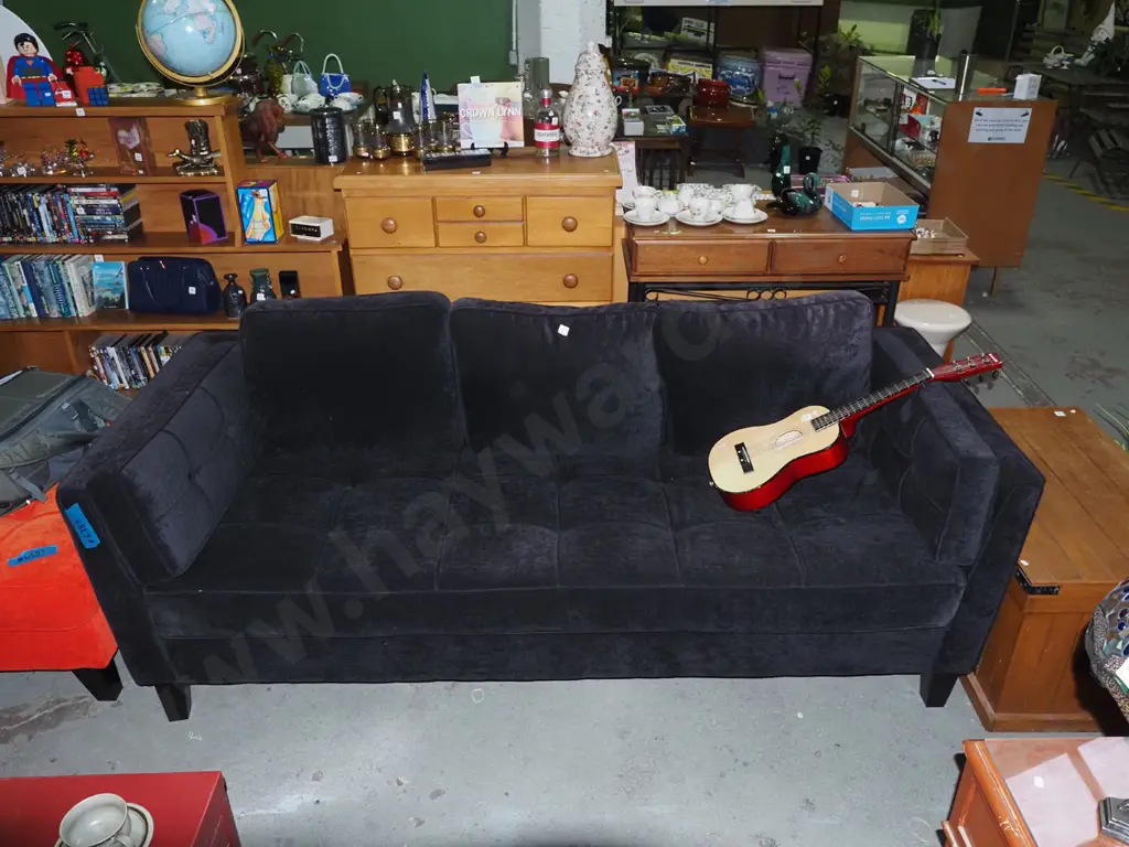 black upholstered deep button 3 settee chesterfield settee H800 W2040 D880 Image 1++