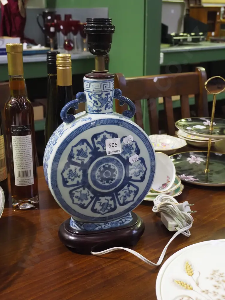 Asian blue and white ceramic based table lamp - plug needs changing H380 Image 1++