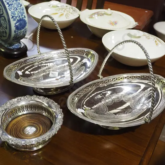 2x plated ware footed bowls, wine coaster