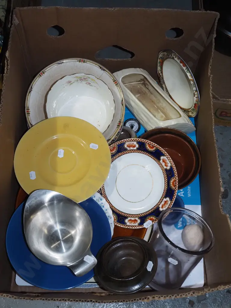 box; plates, bowls, vases etc Image 1++