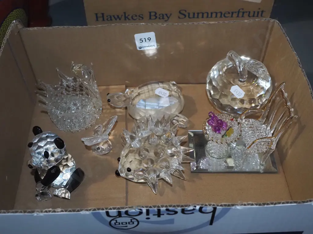 box of crystal figurines Image 1++