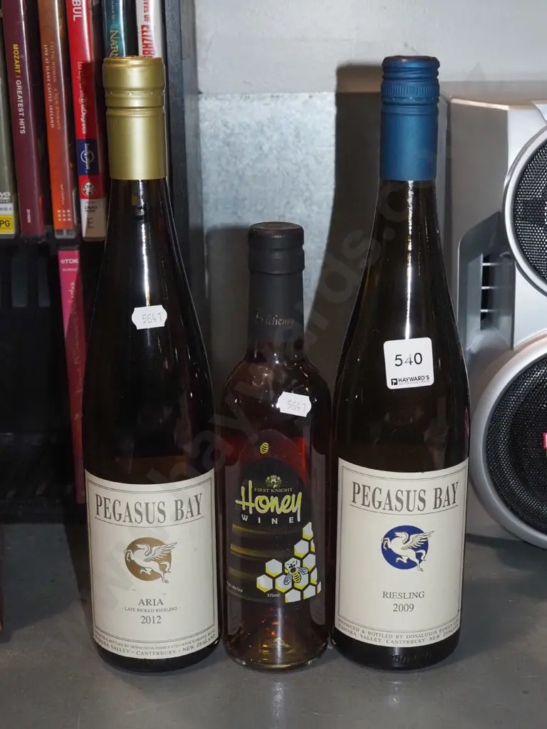 3x bottles of wine Image 1++