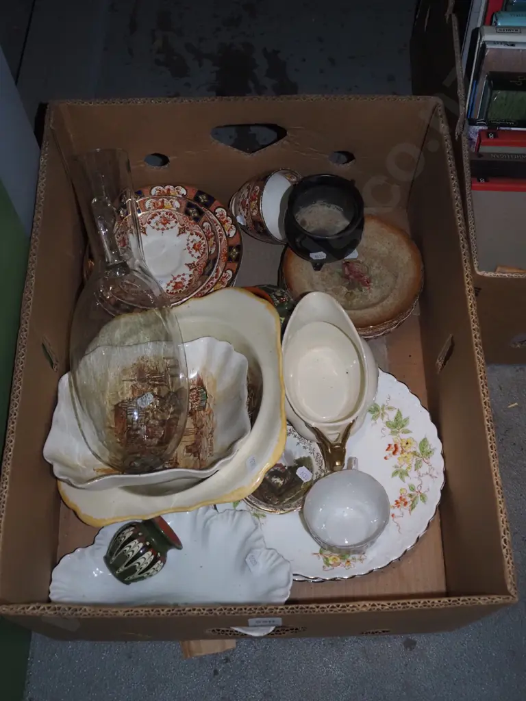 box; plates, bowls, jugs etc Image 1++
