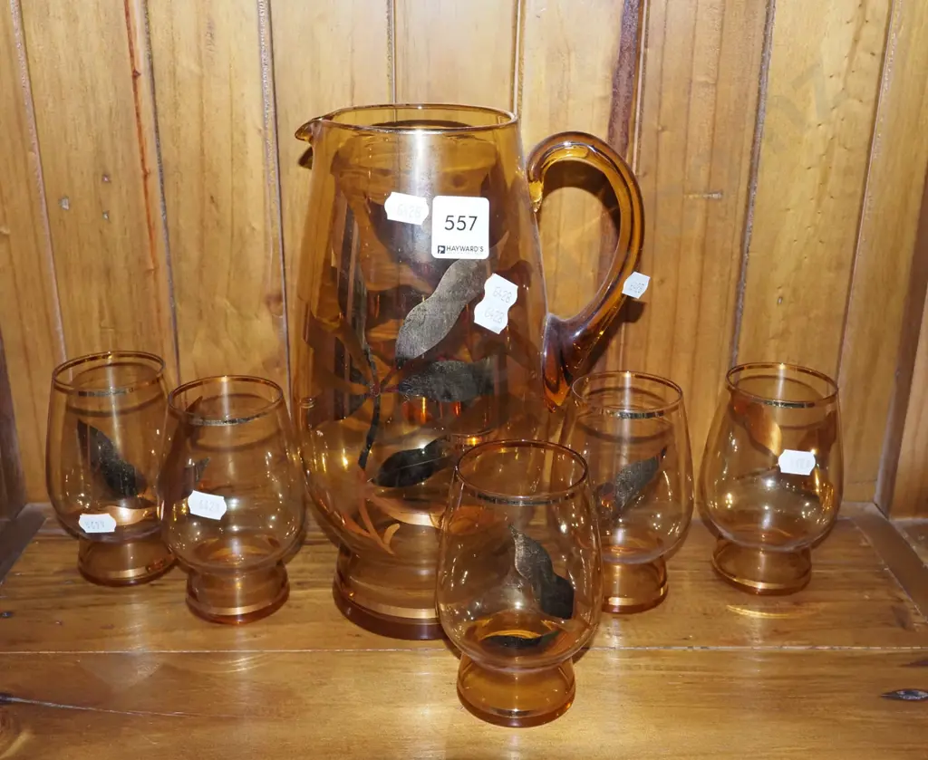 amber and gold water jug, 5 glasses Image 1++