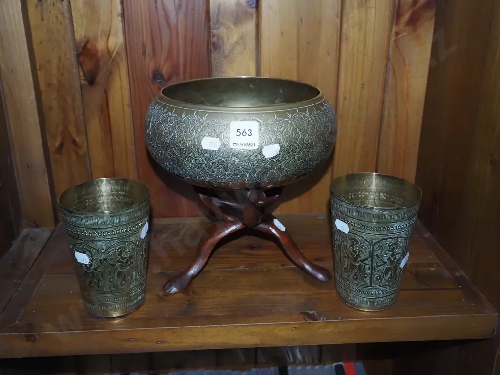 2x etched brass tumblers, brass bowl on stand Image 1++